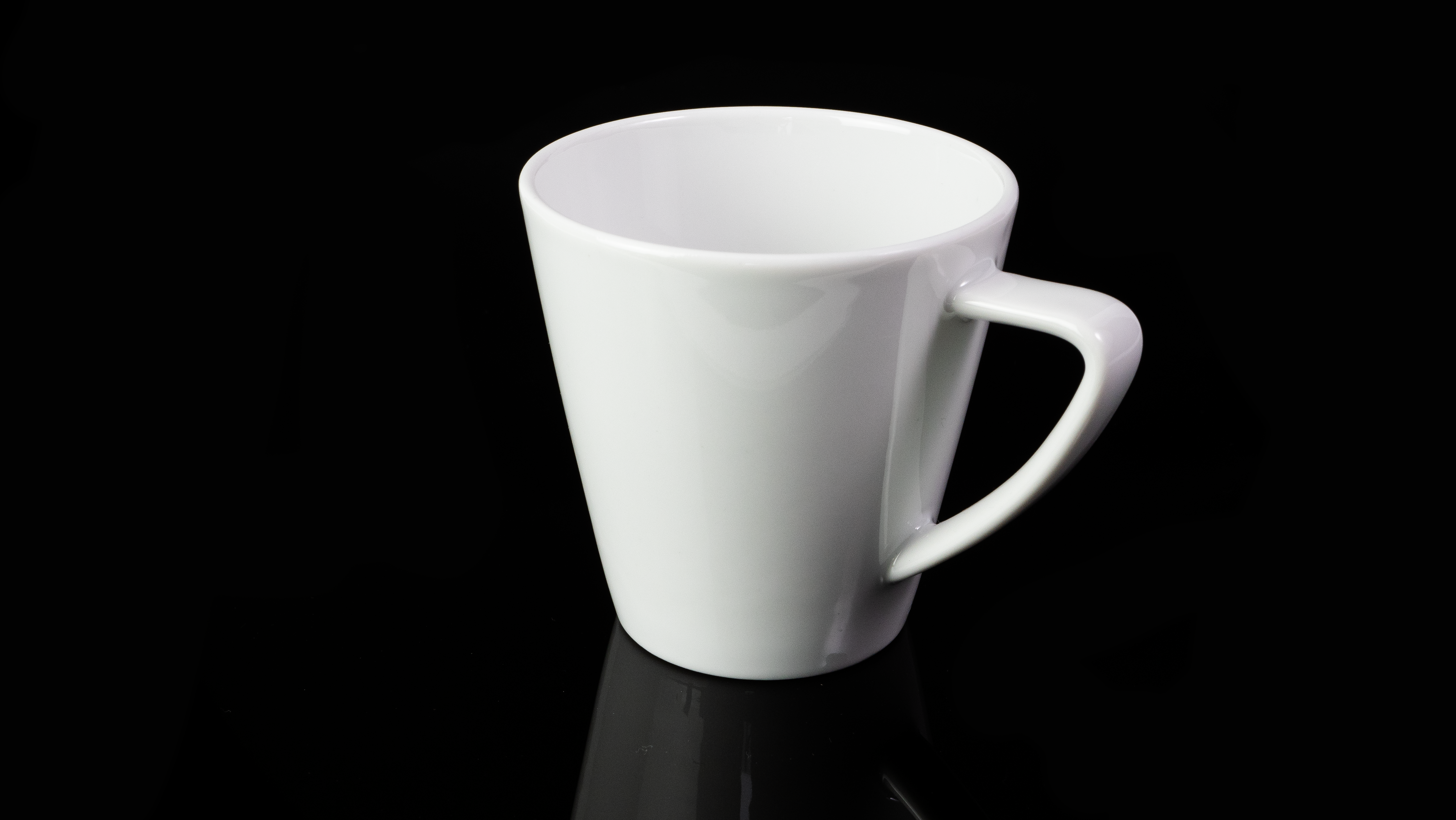 Mietgeschirr Tasse eckig inklusiv Untertasse