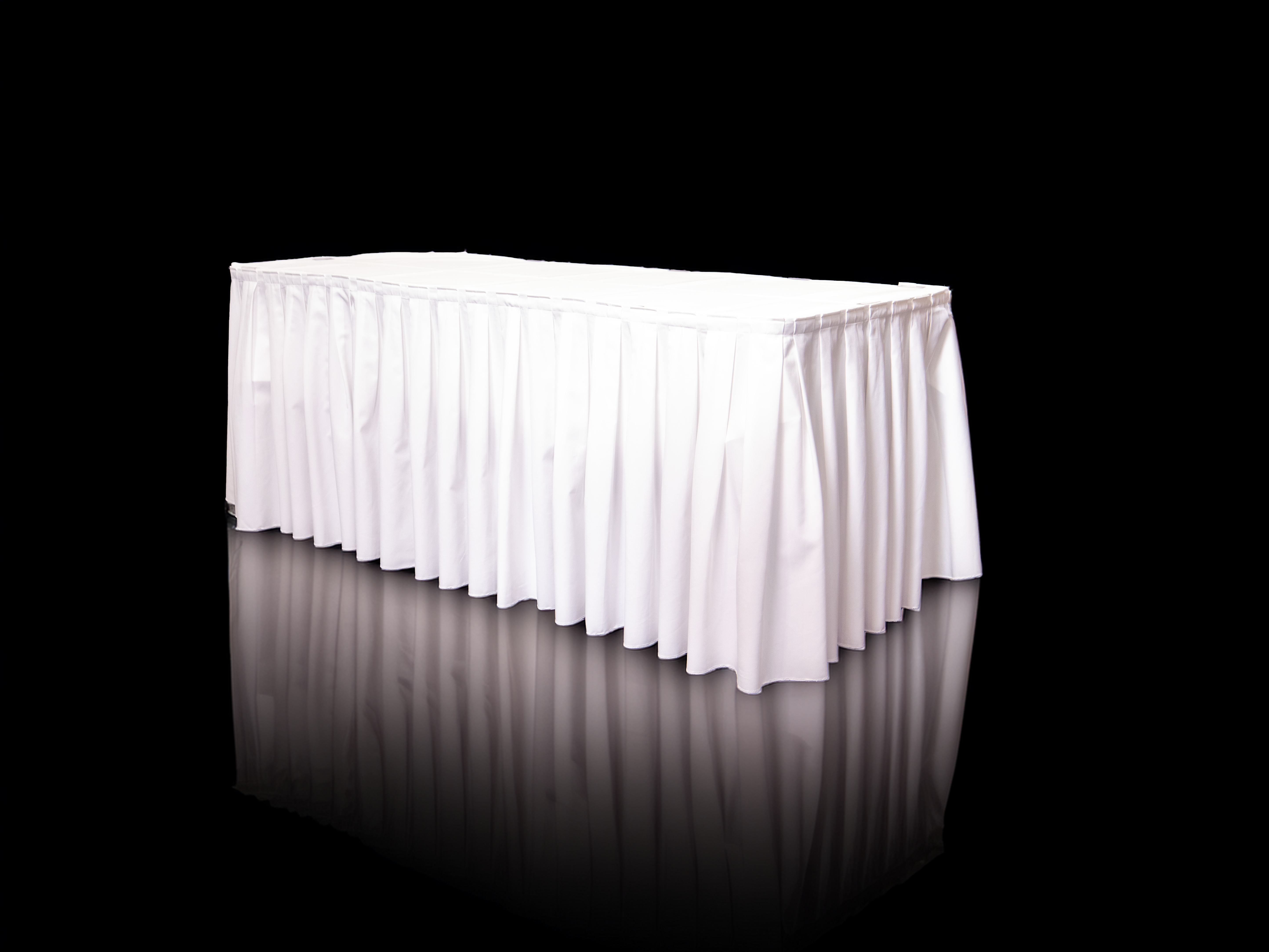 Skirting 4,10 x 0,72 m weiß ( inkl. 10 Klammern)