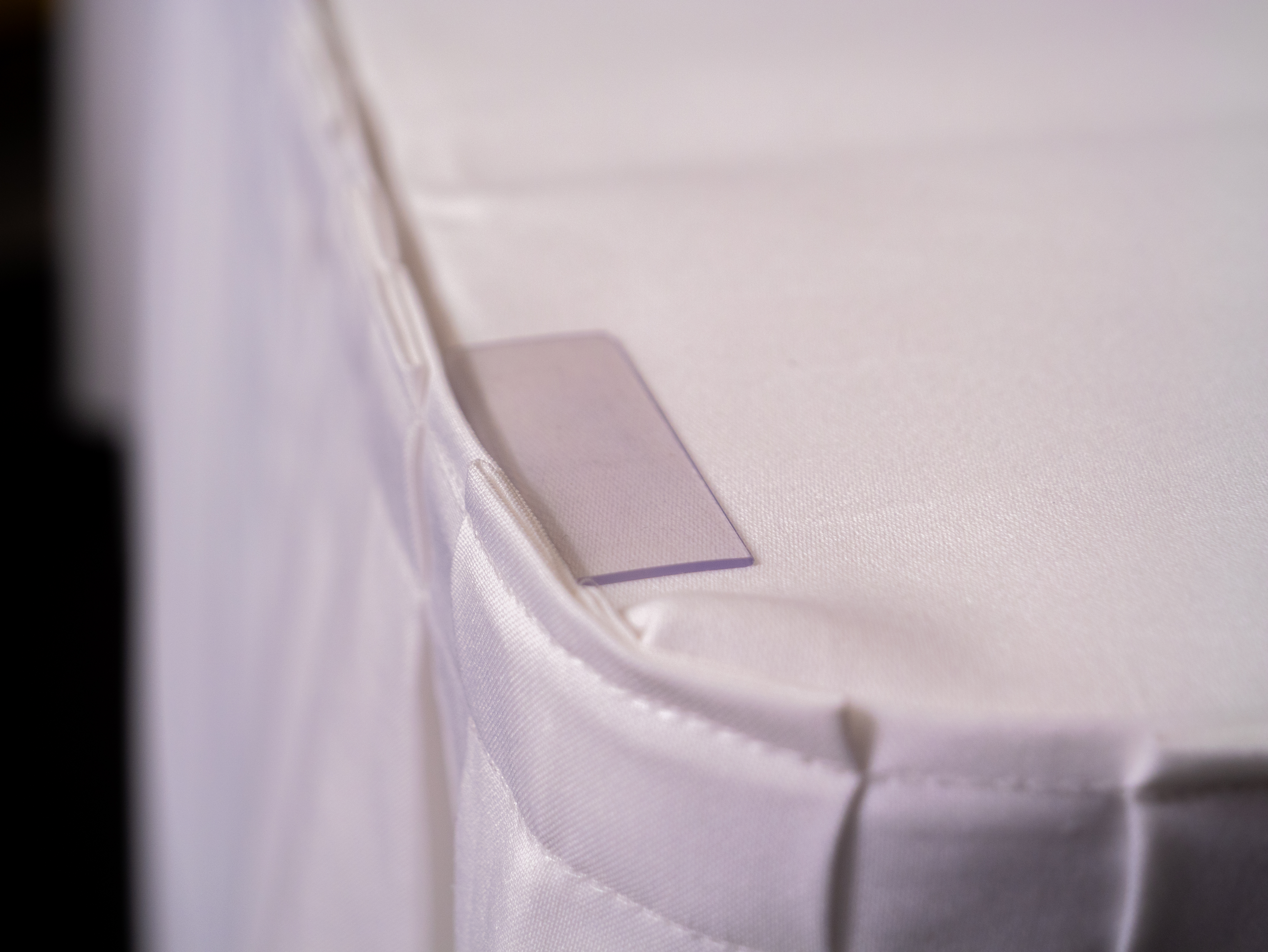 Skirting  4,10 x 0,72 m reinweiß ( inkl. 10 Klammern)